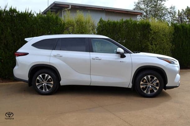 2025 Toyota Kluger GXL in White