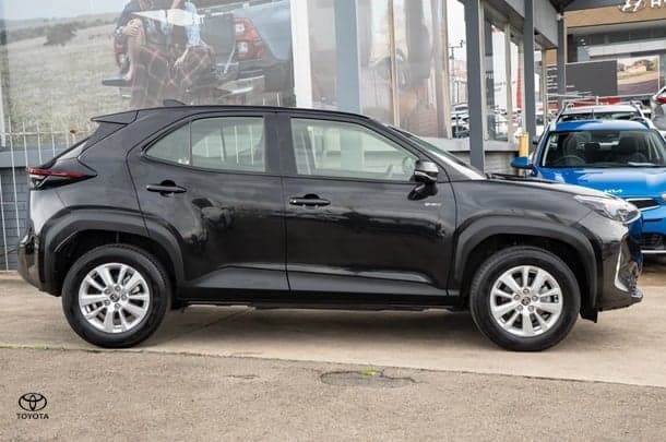 2024 Toyota Yaris Cross GX in Black