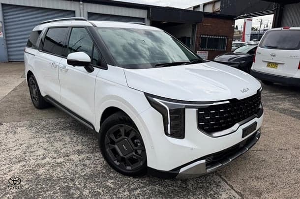 2025 Kia Carnival GT-Line HEV in Snow White Pearl (Swp)