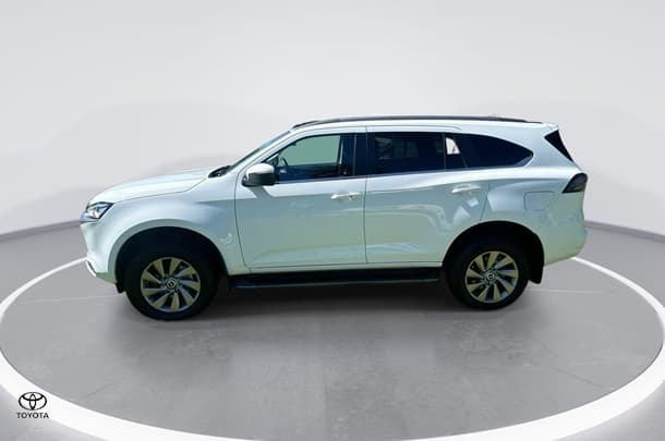 2023 Isuzu MU-X LS-U in White