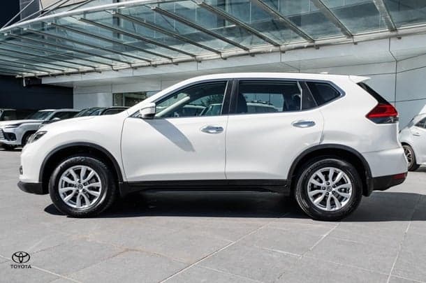 2018 Nissan X-TRAIL ST in White