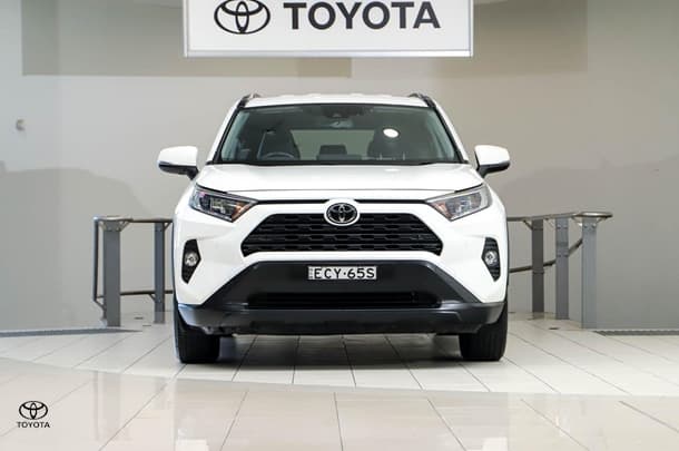 2019 Toyota RAV4 GXL in White