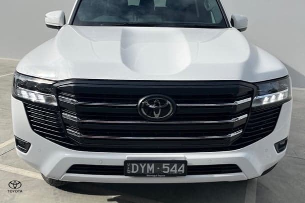 2025 Toyota Landcruiser GXL in White