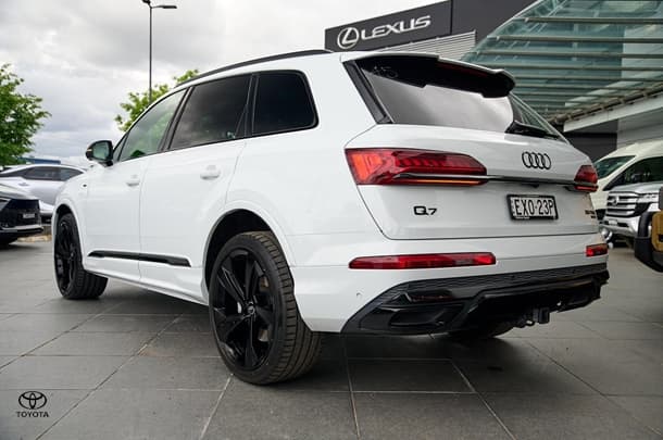2022 Audi Q7 55 TFSI S line in White