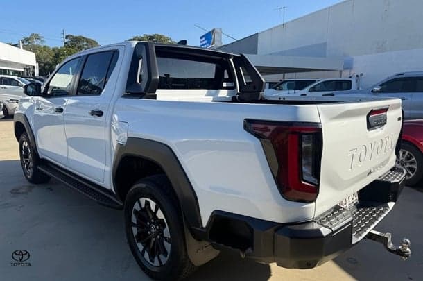 2025 Toyota Hilux SR5 48V in White