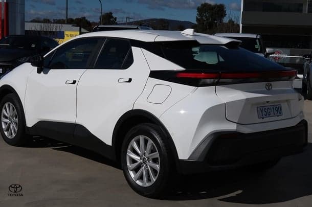 2025 Toyota C-HR GXL in White