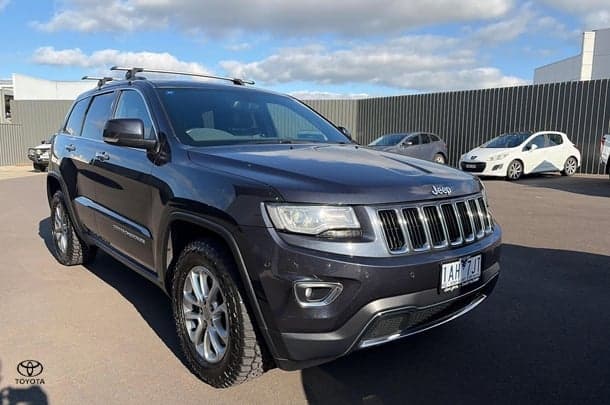 2013 Jeep Grand Cherokee Limited in Grey