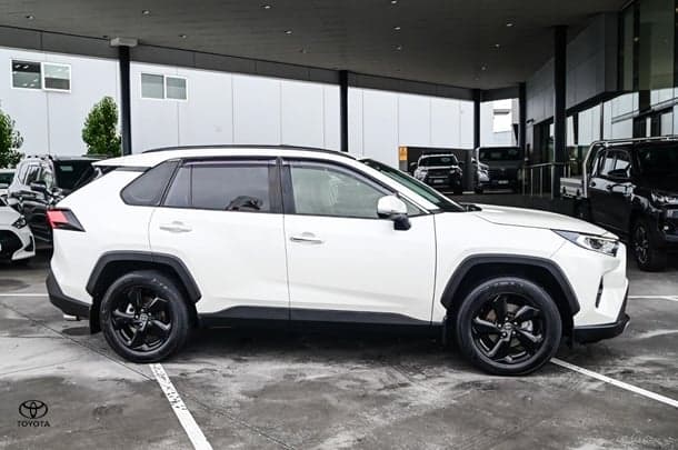 2020 Toyota RAV4 Cruiser in White
