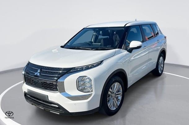 2023 Mitsubishi Outlander ES in White