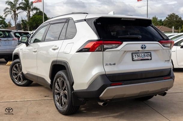2024 Toyota RAV4 GXL AWD in White