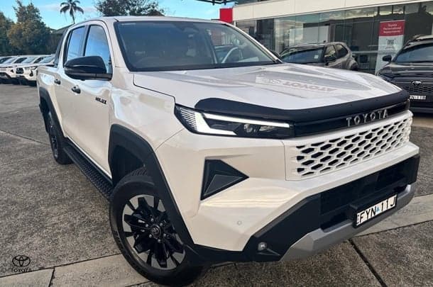 2026 Toyota Hilux SR5 48V in White