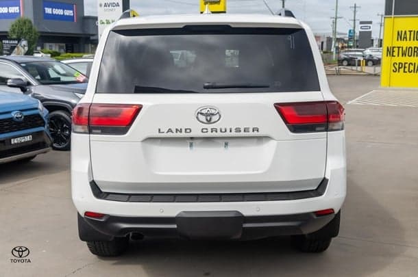 2023 Toyota Landcruiser GXL in White