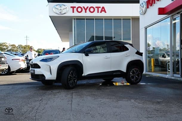 2022 Toyota Yaris Cross Urban in Two Tone White