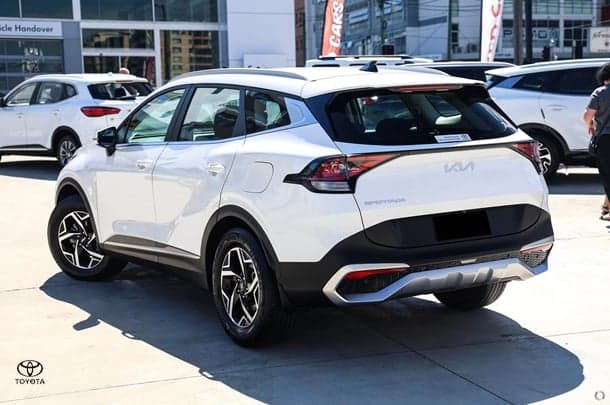 2022 Kia Sportage S in White