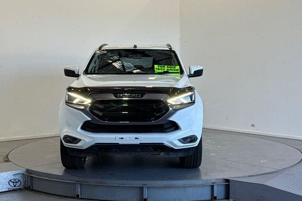 2023 Isuzu MU-X LS-T in White