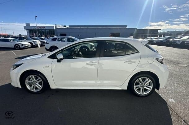 2020 Toyota Corolla Ascent Sport Hybrid in White