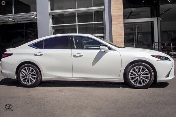 2025 Lexus ES ES300h Luxury in White