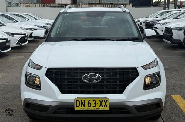2025 Hyundai Venue Base in Atlas White