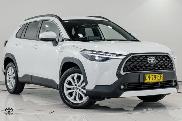 2025 Toyota Corolla Cross GXL in White