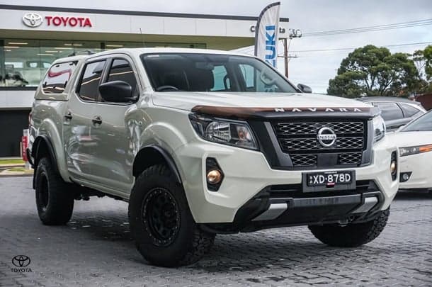 2022 Nissan Navara SL in White