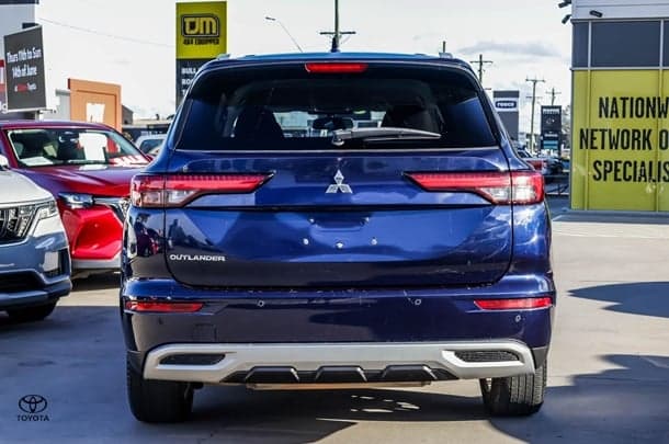 2024 Mitsubishi Outlander LS in Blue