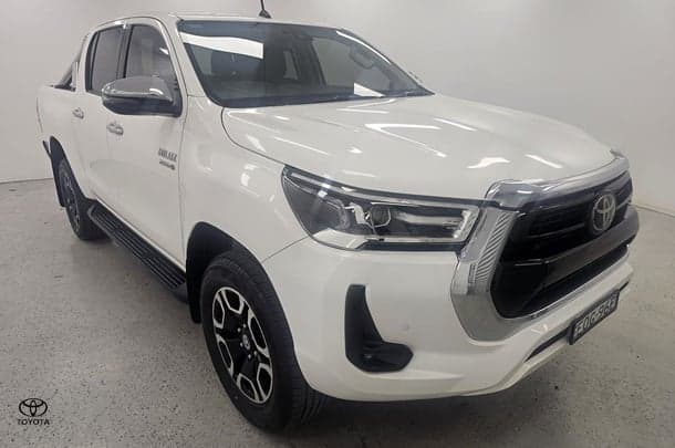 2021 Toyota Hilux SR5 in White