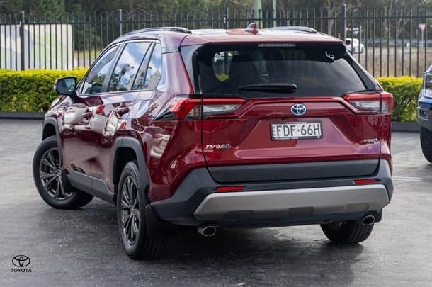 2023 Toyota RAV4 GXL in Red