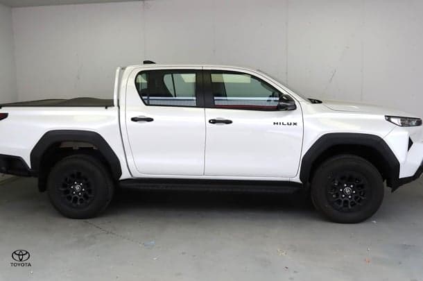 2025 Toyota Hilux SR 48V in White
