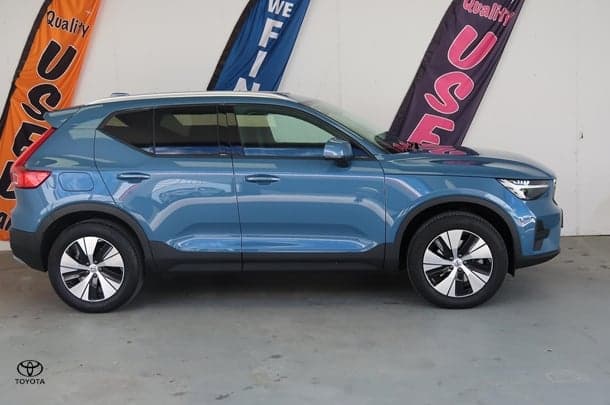 2025 Volvo XC40 Plus B4 in Blue