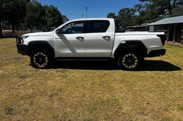 2025 Toyota Hilux SR5 48V in White