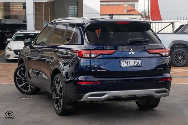 2024 Mitsubishi Outlander Aspire in Blue