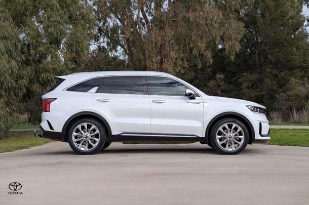 2020 Kia Sorento GT-Line in White