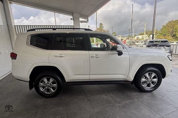2024 Toyota Landcruiser VX in White