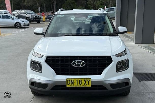 2025 Hyundai Venue Base in Atlas White