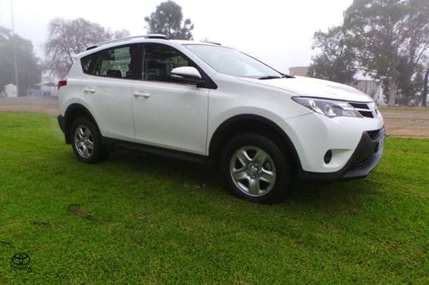 2015 Toyota RAV4 GX in White