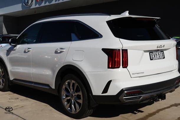 2023 Kia Sorento GT-Line in Black