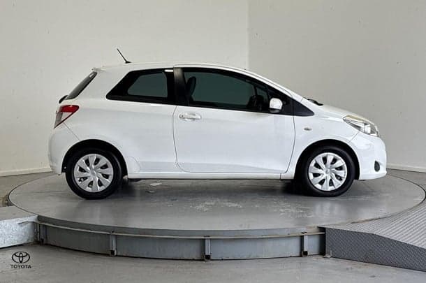 2011 Toyota Yaris YRS in White