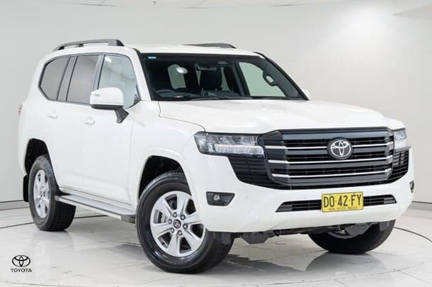 2025 Toyota Landcruiser GXL in White