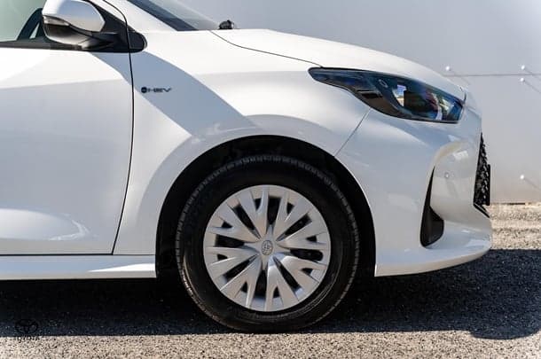 2025 Toyota Yaris Ascent Sport Hybrid in White