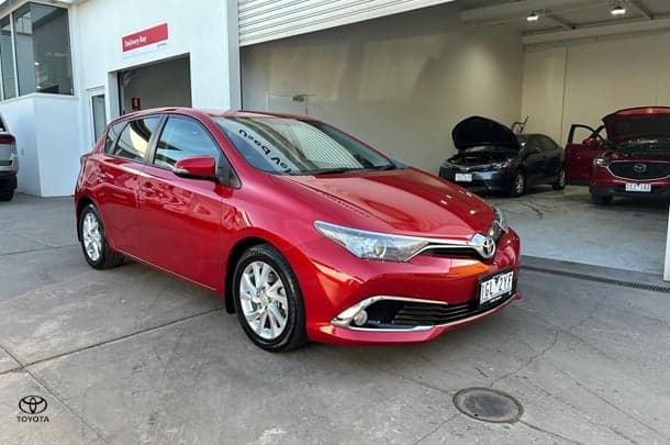 2015 Toyota Corolla Ascent Sport in Red