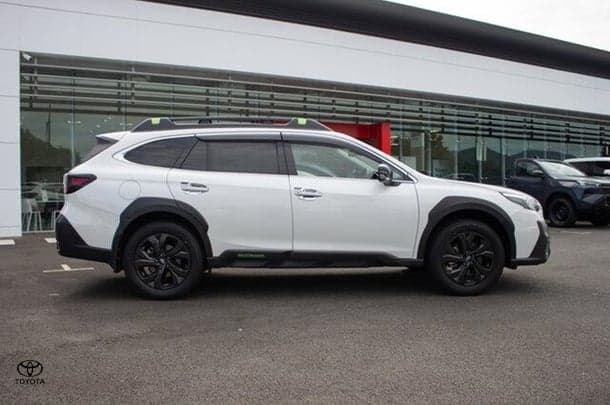 2021 Subaru Outback AWD Sport in White