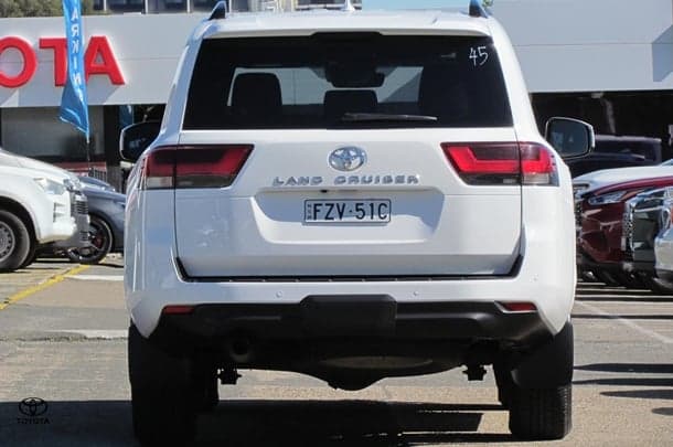 2023 Toyota Landcruiser GXL in White