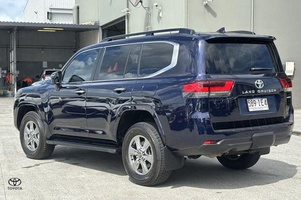 2023 Toyota Landcruiser Sahara in Blue