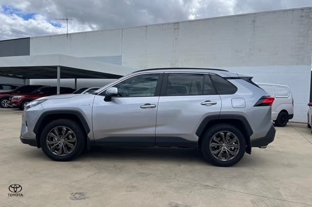2024 Toyota RAV4 GXL in Silver