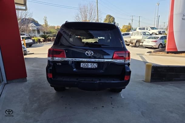 2019 Toyota Landcruiser VX in Blue