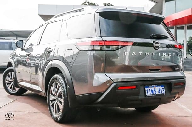 2023 Nissan Pathfinder Ti in Grey