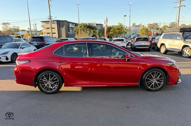 2021 Toyota Camry SL in Red