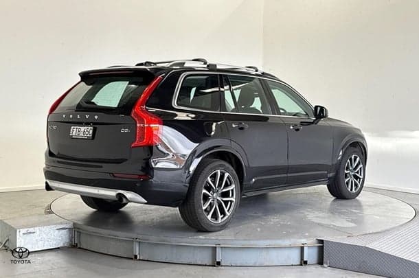 2019 Volvo XC90 D5 Momentum in Black