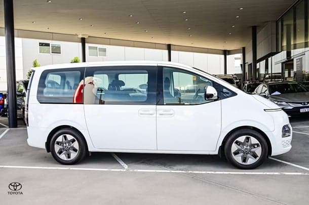 2022 Hyundai STARIA Highlander in White