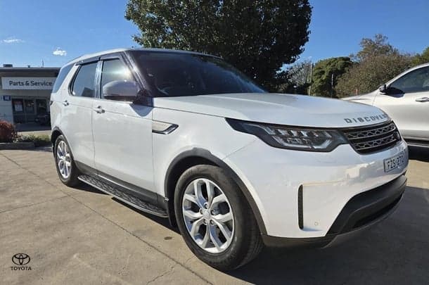 2017 Land Rover Discovery TD6 SE in White